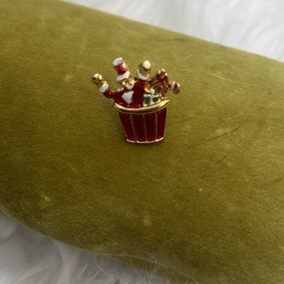 🎄Holiday Brooch - Vintage 90’s - Christmas Brooch Pin - Picture 5 of 8